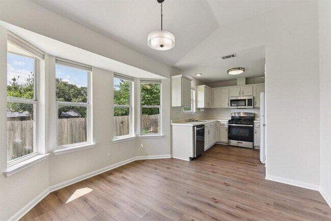 Foto del edificio - 906 Jasmine Trail