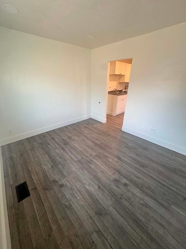 Building Photo - 50 W 700 S