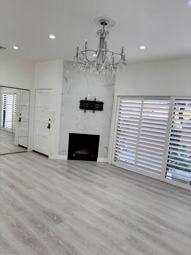 Foto del edificio - 18411 Collins St