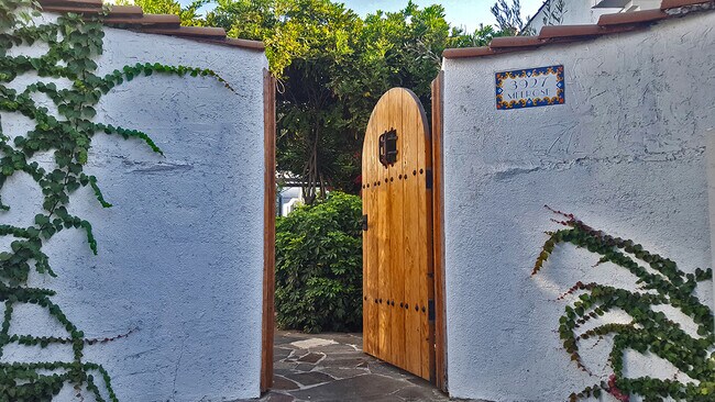 Foto del edificio - 3927 Melrose Ave