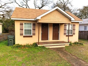 Building Photo - 664 Headland Ave