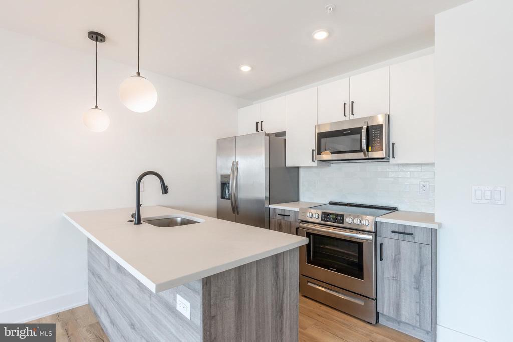Foto principal - 629 W Girard Ave