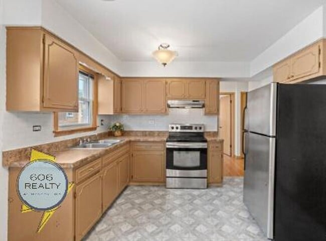 Building Photo - 9451 Maple Dr