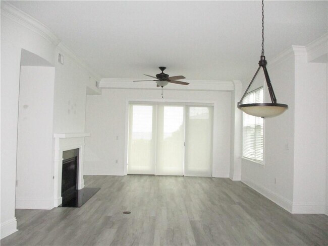 Foto del edificio - 30 Waterfront Dr