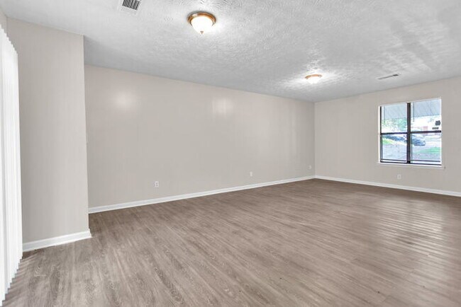 Building Photo - 3 bedroom ranch in the cul-de-sac