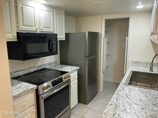 Foto del edificio - 8063 E Glenrosa Ave