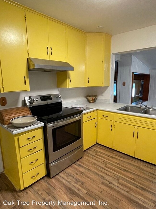 Foto del edificio - 2 br, 1 bath House - 2236 E. Michigan Avenue