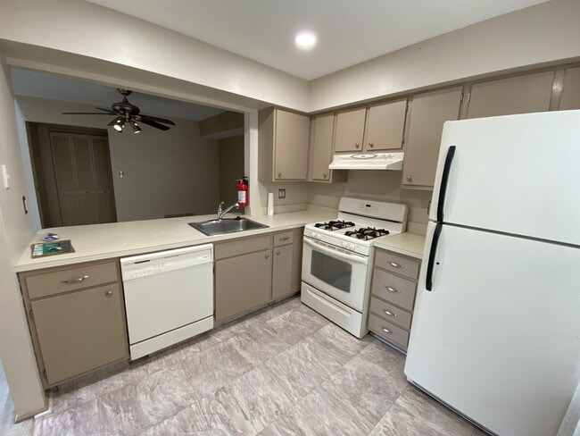 Building Photo - 1716B Ralston Dr