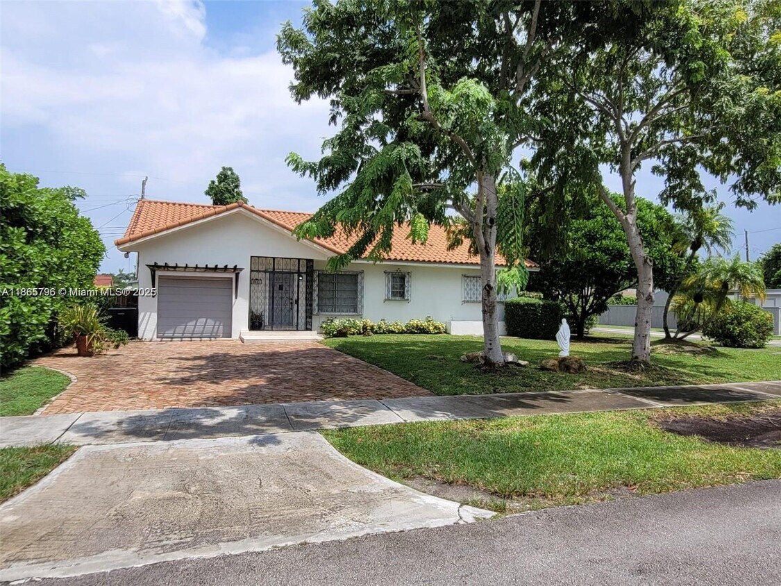 Foto principal - 8001 SW 36th St