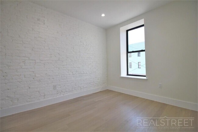 Building Photo - NEW 1 BED in Bushwick!