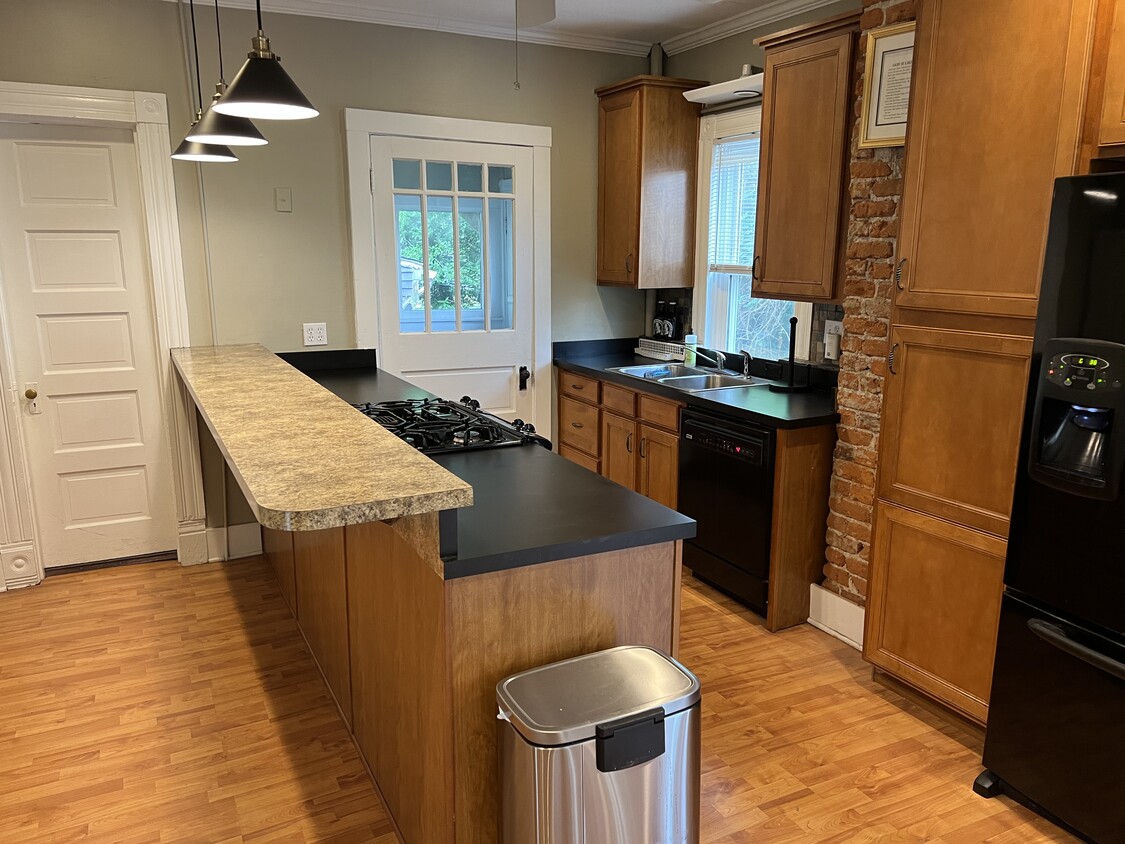 Foto principal - 185 Coral Ave