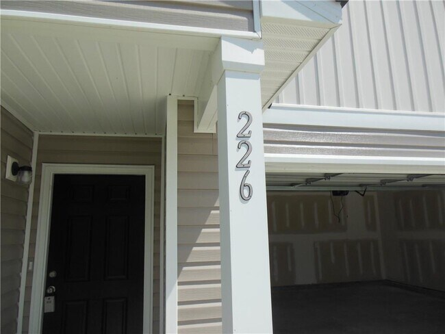 Building Photo - 226 Saddle Brooke Trace