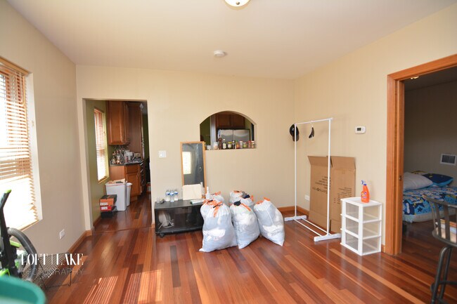 Building Photo - 5634 N Ridge Ave