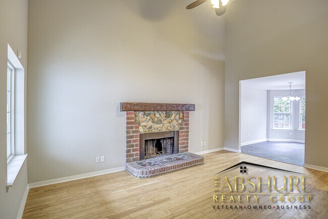 Building Photo - 852 Willow Bay Dr