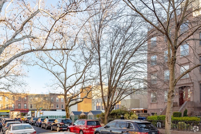 Building Photo - 126 1st Pl