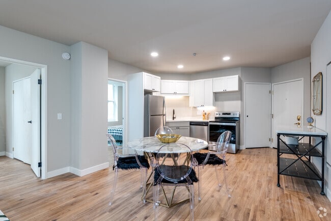 2 BR, 1 BA - 1,008SF - Playbill Flats
