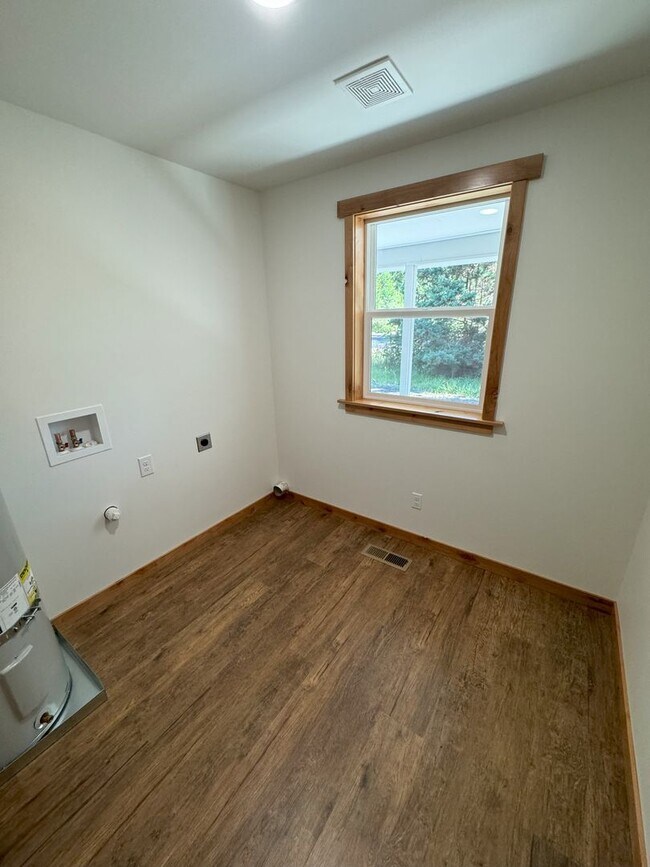 Building Photo - R299
