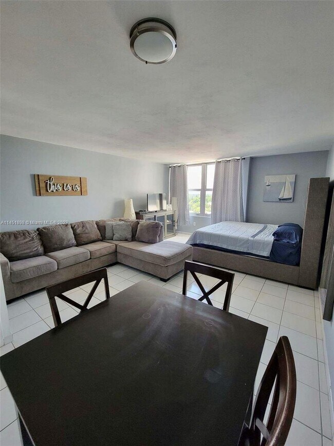 Foto del edificio - 2899 Collins Ave