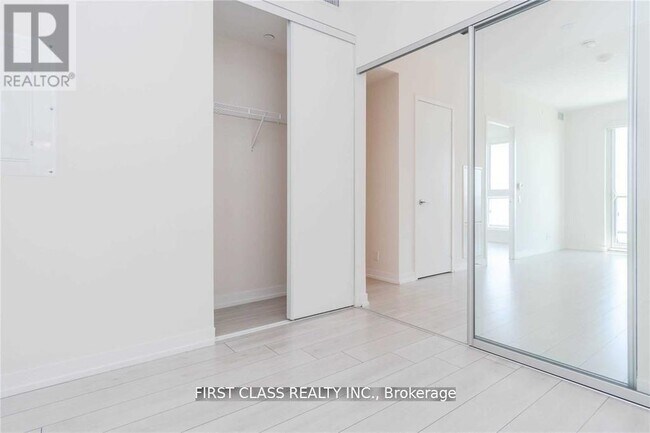 Photo du bâtiment - 950 Portage Pkwy