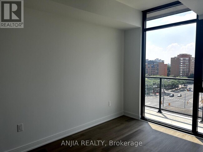 Building Photo - 3009-3009 Novar Rd