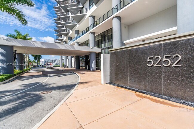 Foto del edificio - 5252 NW 85th Ave