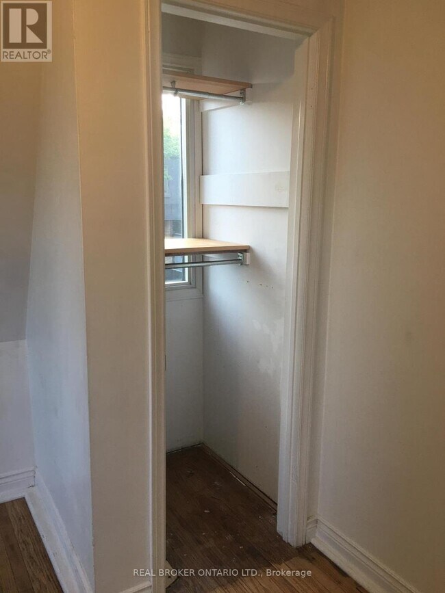 Photo du bâtiment - 80 Courcelette Rd