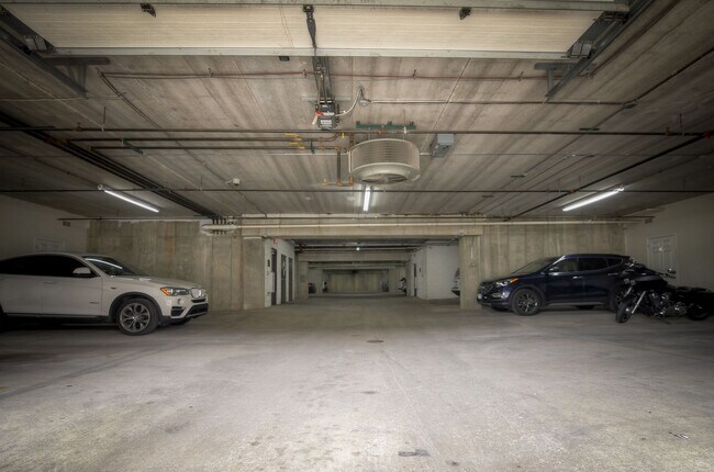 Foto del edificio - 238 E Irving Park Rd