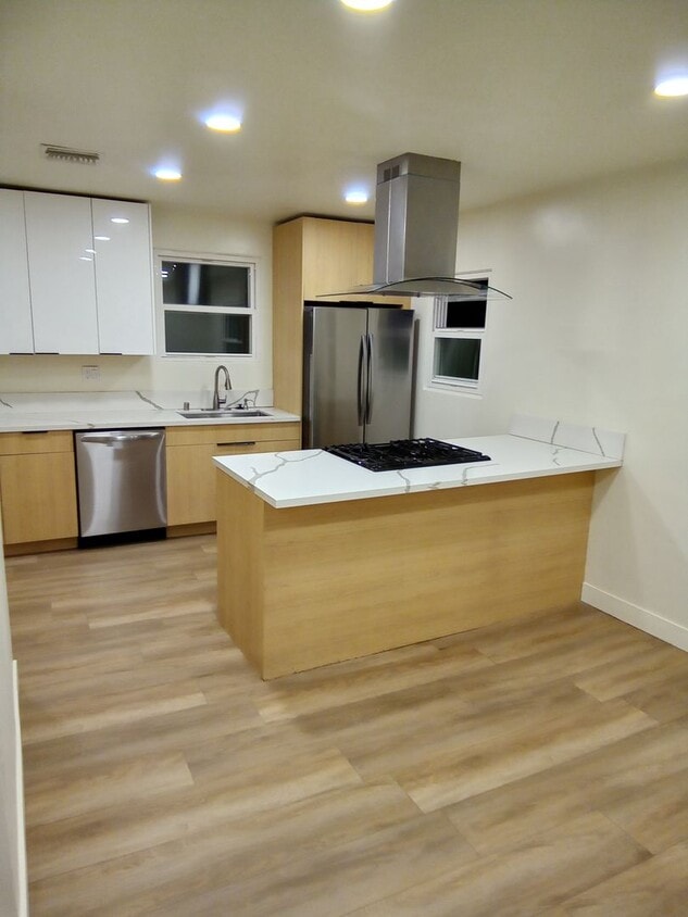 Foto principal - Beautifully Remodeled 2-bedroom apartment