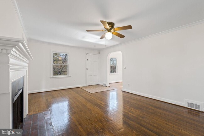 Foto del edificio - 3744 Camden St SE