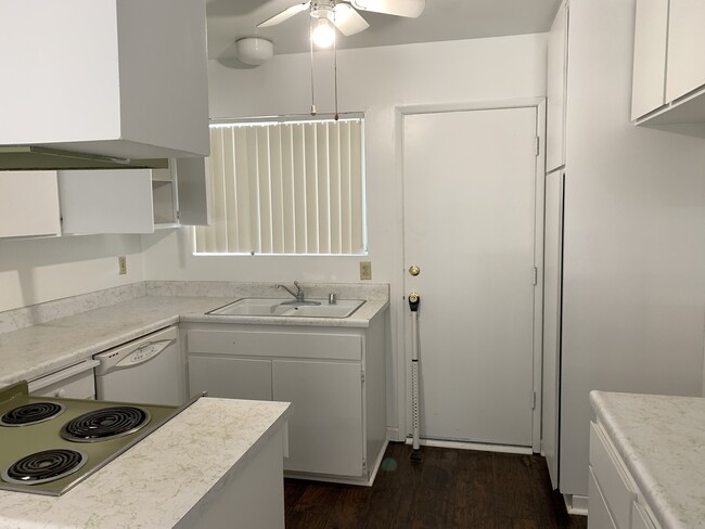 Foto del edificio - 3840 N Fruit Ave