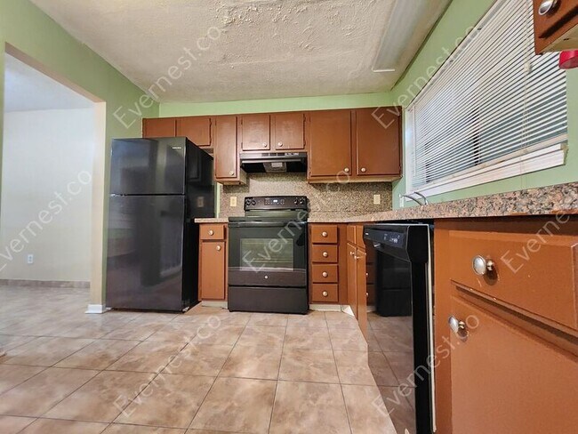 Building Photo - 3575 Oakvale Rd