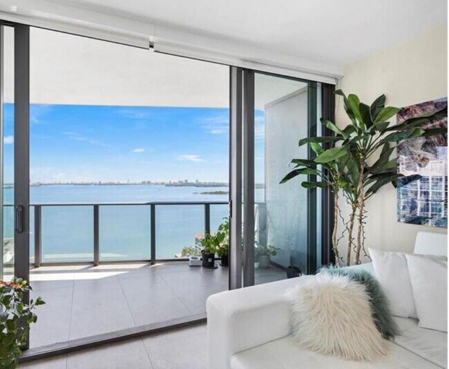 Foto del edificio - 460 NE 28th St