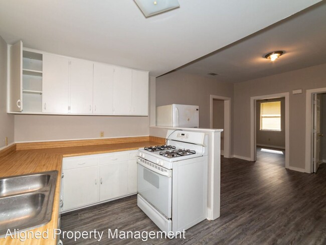 Building Photo - 3 br, 1 bath House - 709 W. 45th