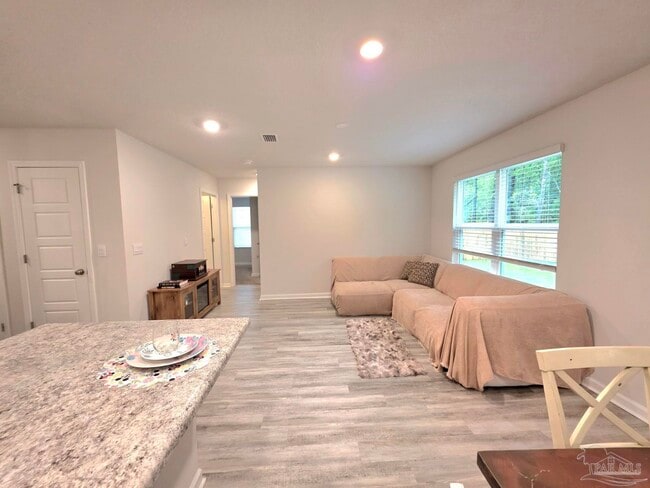 Foto del edificio - 5792 Belmont Stakes Rd