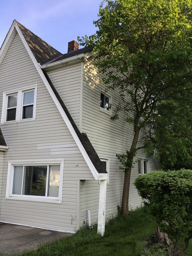 Building Photo - Upgraded Smart Home, view today!