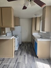 Building Photo - 991 N Mollison Ave