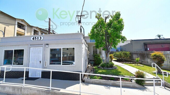 Foto del edificio - 5-10 minutes Driving to SDSU|  3–5 minutes to I-8  | 5–7 minutes to I-15