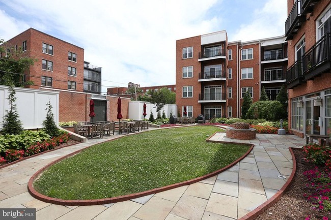 Building Photo - 1451 Belmont St NW