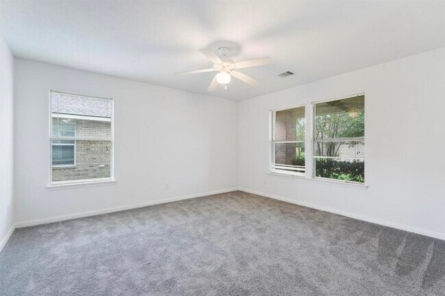 Foto del edificio - 16119 Peach Bluff Ln