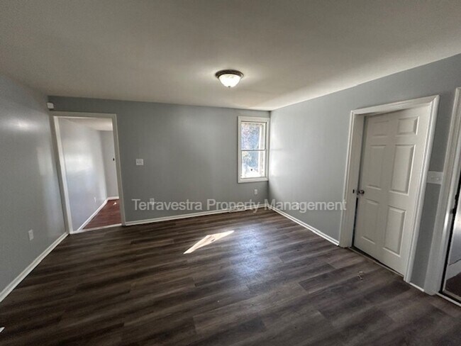 Building Photo - 309 W Green Street