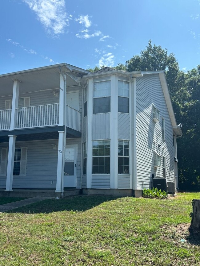 Building Photo - 1500 E Johnson Ave