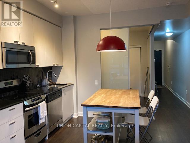 Photo du bâtiment - 775-775 King St W