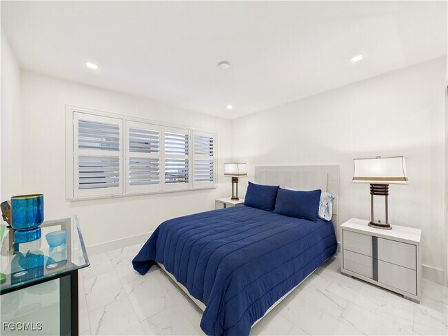 Foto del edificio - 25870 Hickory Blvd