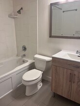 Building Photo - 822 Premier St