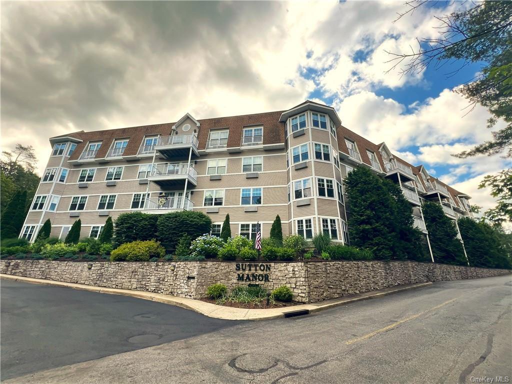 Primary Photo - 305 Sutton Dr