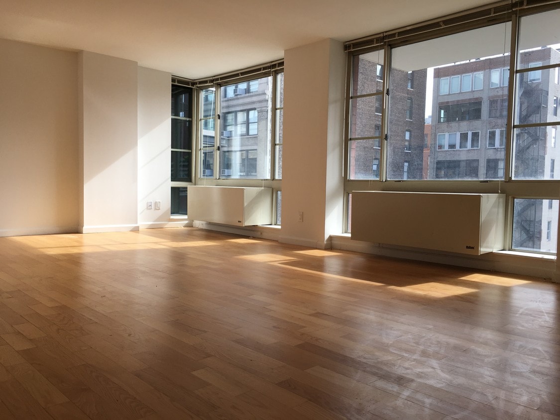 Primary Photo - 150 W 21st St