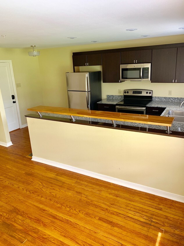 Kitchen - 1406 Broadway St