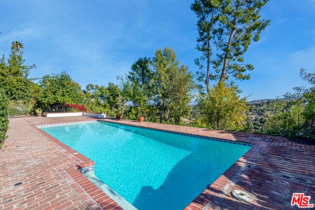 Building Photo - 4544 Totana Dr