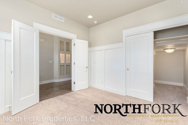 Building Photo - 5 br, 2.5 bath House - 8132 S Red Cliff Ave