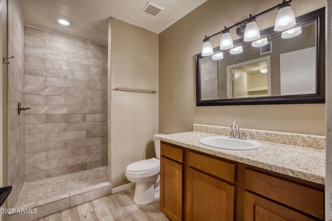 Foto del edificio - 8303 E Thomas Rd